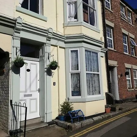 A Summer Place - Spacious Maisonette, Central Whitby, Sleeps 4, Close To Amenities * Whitby